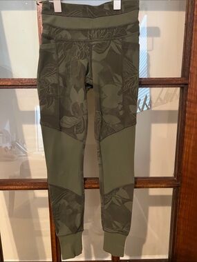 Athleta Olive Green Floral-Print Leggings